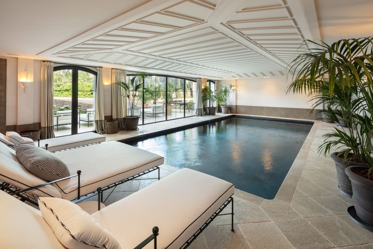 16 soverom Villa til salgs i Golden Mile med svømmebasseng garasje - € 35 000 000 (Ref: 10002092)