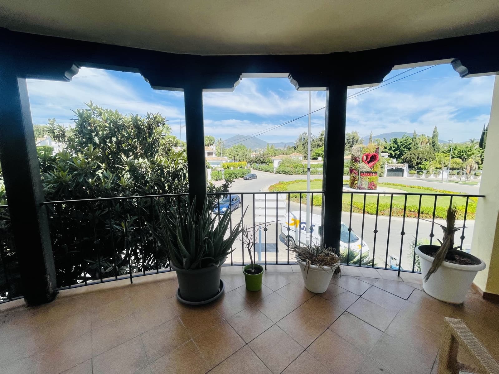 3 soverom Leilighet til salgs i Nueva Andalucia med svømmebasseng garasje - € 425 000 (Ref: 10002093)