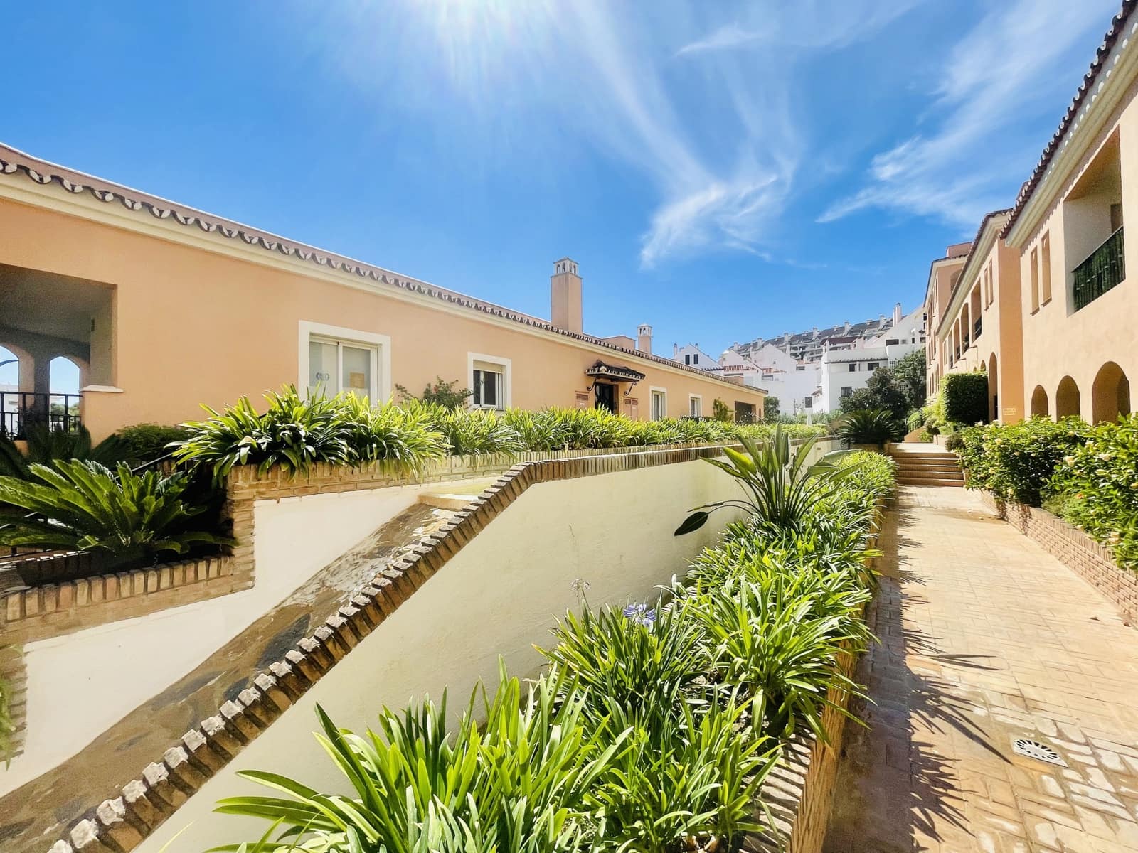 3 soverom Leilighet til salgs i Nueva Andalucia med svømmebasseng garasje - € 425 000 (Ref: 10002093)