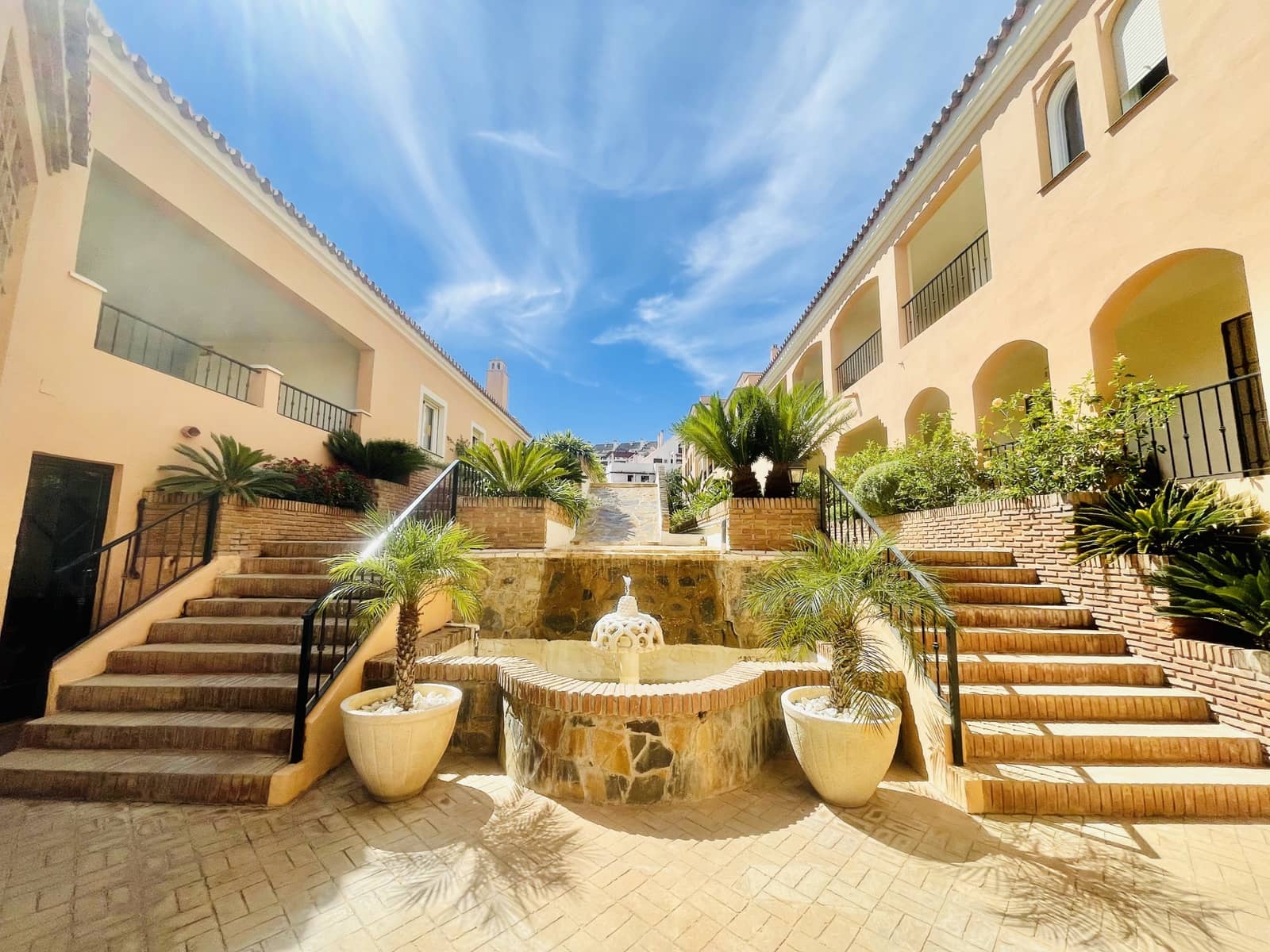 3 soverom Leilighet til salgs i Nueva Andalucia med svømmebasseng garasje - € 425 000 (Ref: 10002093)