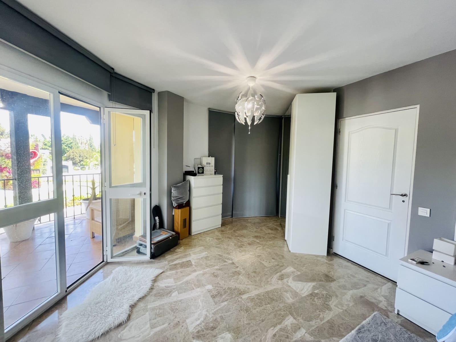 3 soverom Leilighet til salgs i Nueva Andalucia med svømmebasseng garasje - € 425 000 (Ref: 10002093)