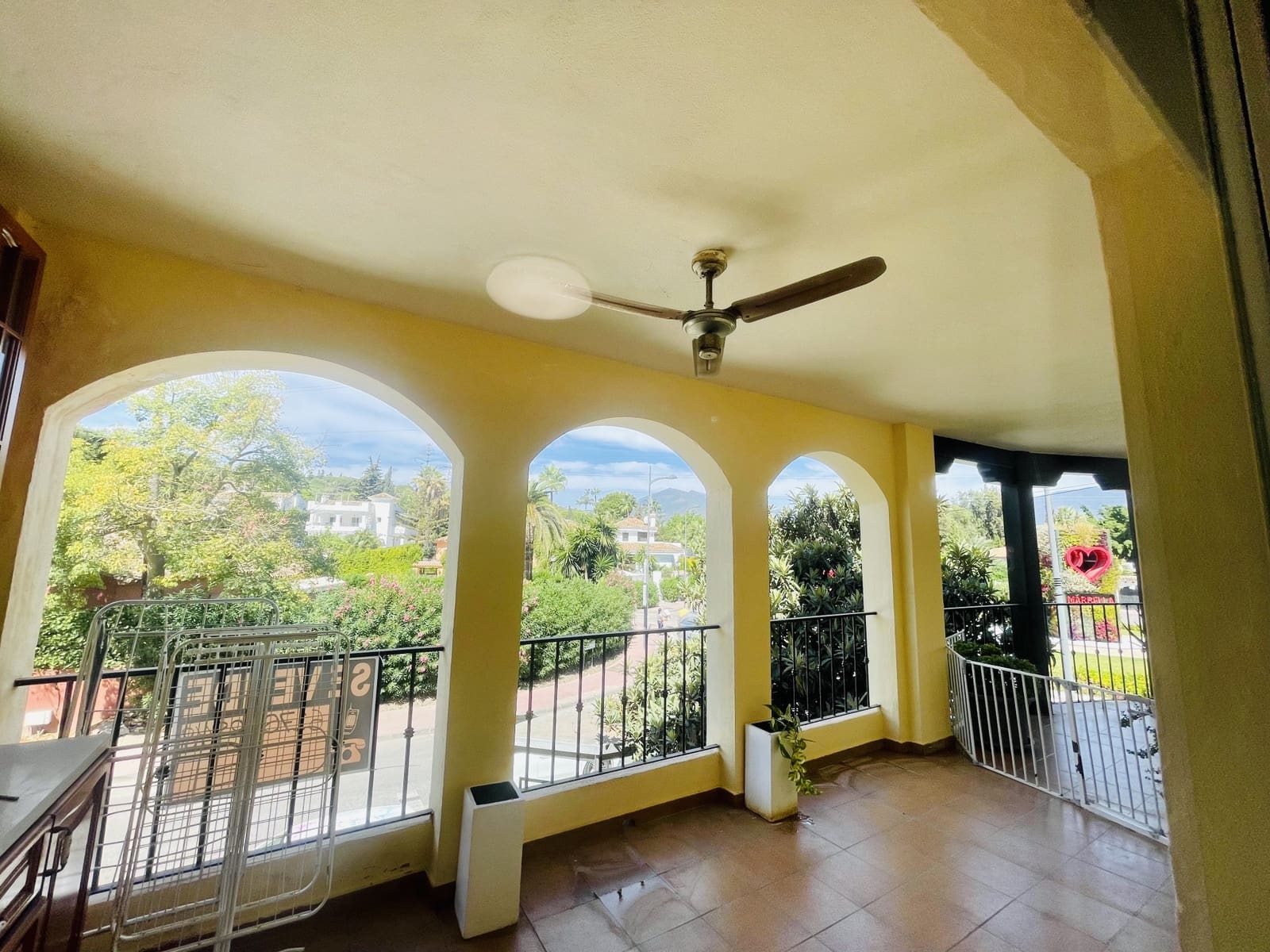 3 soverom Leilighet til salgs i Nueva Andalucia med svømmebasseng garasje - € 425 000 (Ref: 10002093)