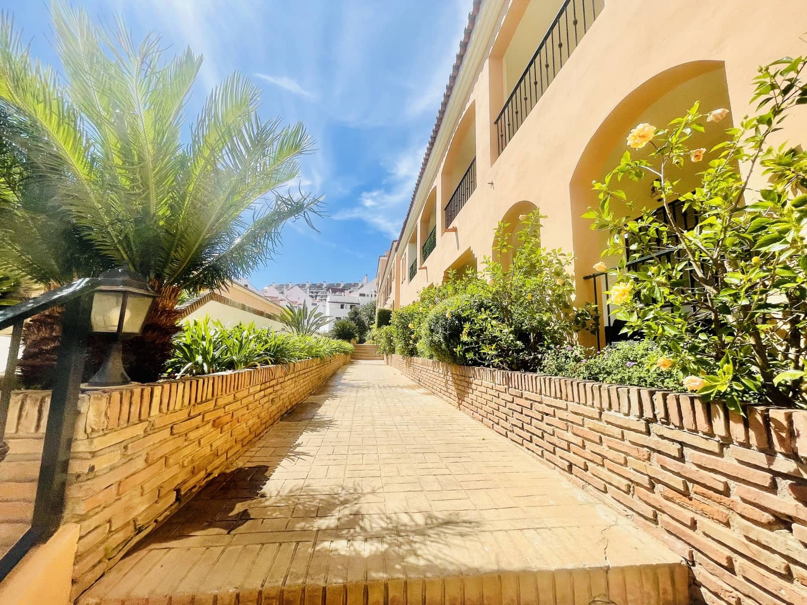 3 soverom Leilighet til salgs i Nueva Andalucia med svømmebasseng garasje - € 425 000 (Ref: 10002093)