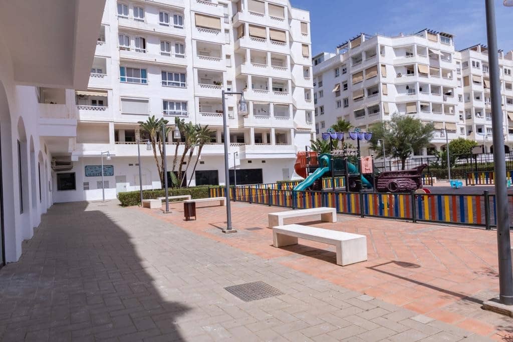 4 sovrum Lägenhet till salu i Nueva Andalucia med pool garage - 375 000 € (Ref: 10002096)
