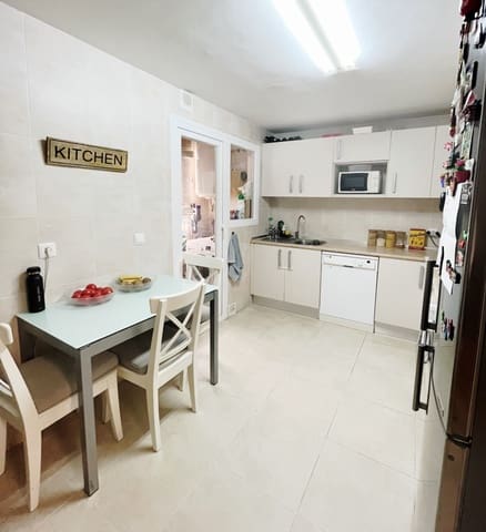 4 sovrum Lägenhet till salu i Nueva Andalucia, Marbella med pool garage - 375 000 € (Ref: 10002096)