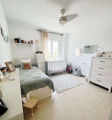 4 sovrum Lägenhet till salu i Nueva Andalucia, Marbella med pool garage - 375 000 € (Ref: 10002096)