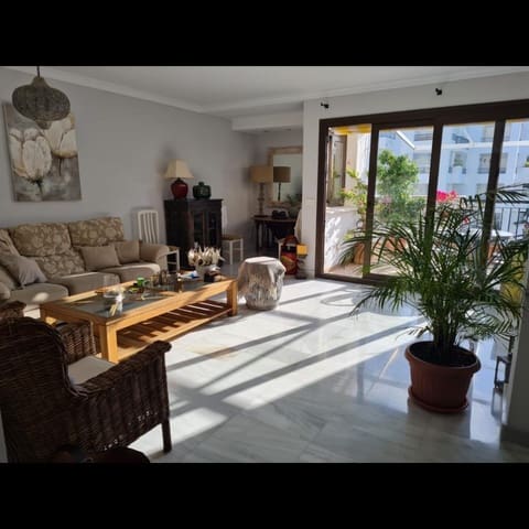 2 sypialnia Apartament na sprzedaż w Puerto Banus, Marbella z basenem garażem - 585 000 € (Ref: 10002098)