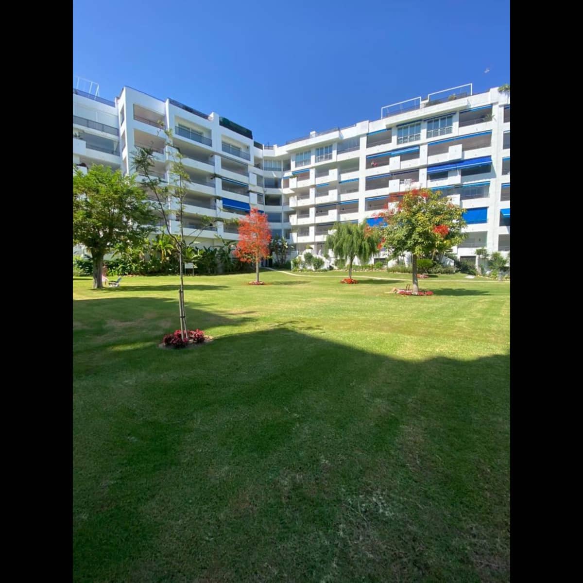2 sypialnia Apartament na sprzedaż w Puerto Banus z basenem garażem - 585 000 € (Ref: 10002098)