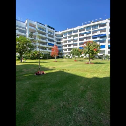 2 sypialnia Apartament na sprzedaż w Puerto Banus, Marbella z basenem garażem - 585 000 € (Ref: 10002098)