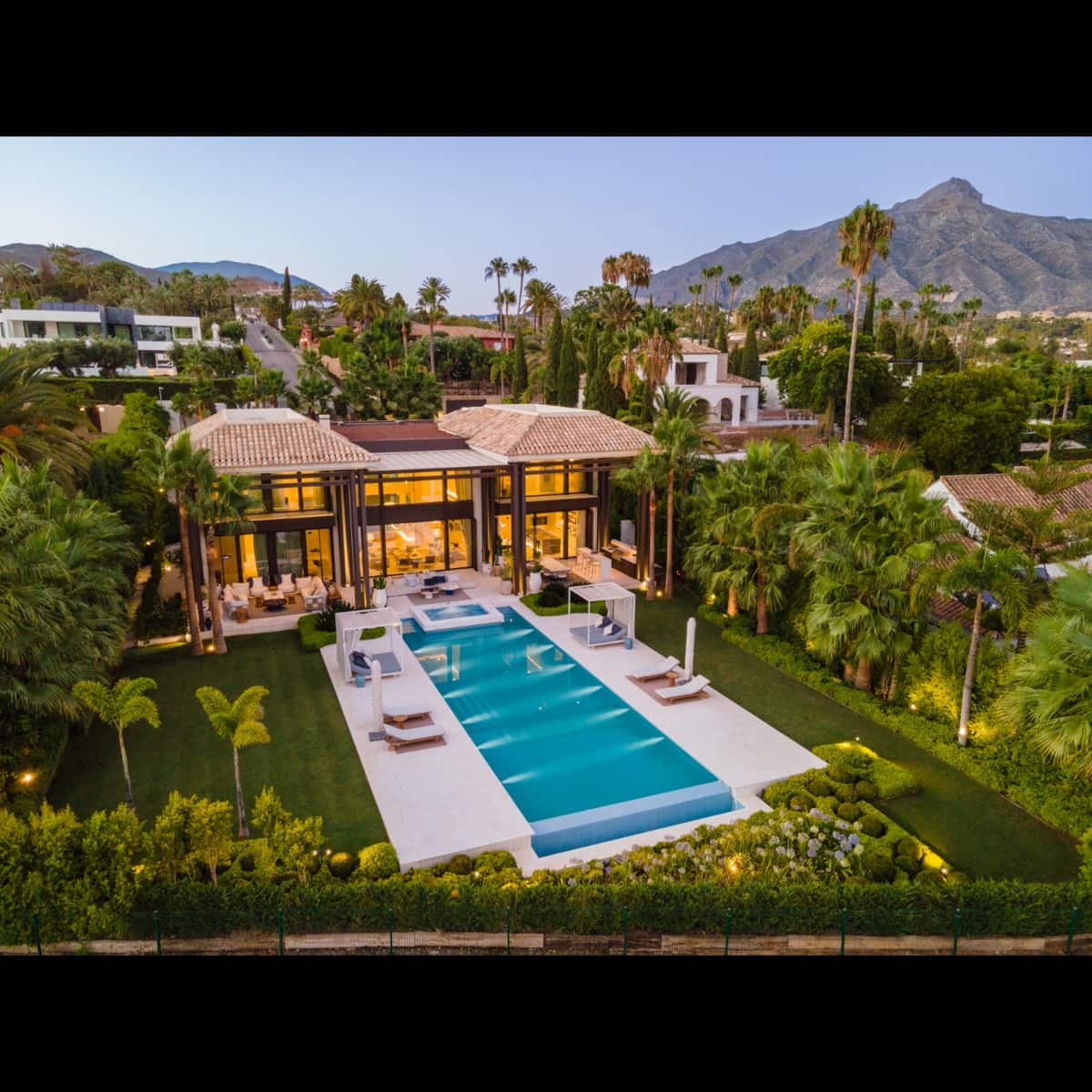 6 slaapkamer Villa te koop in Marbella met zwembad garage - € 13.500.000 (Ref: 10002099)