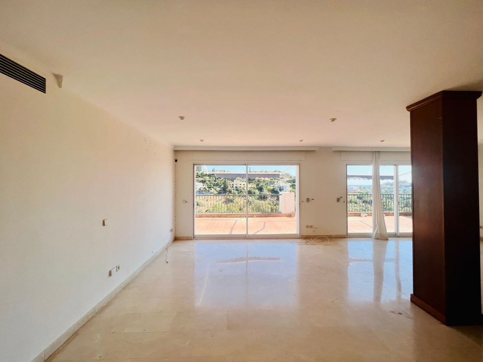 3 sypialnia Apartament na sprzedaż w La Quinta z basenem garażem - 750 000 € (Ref: 10002115)
