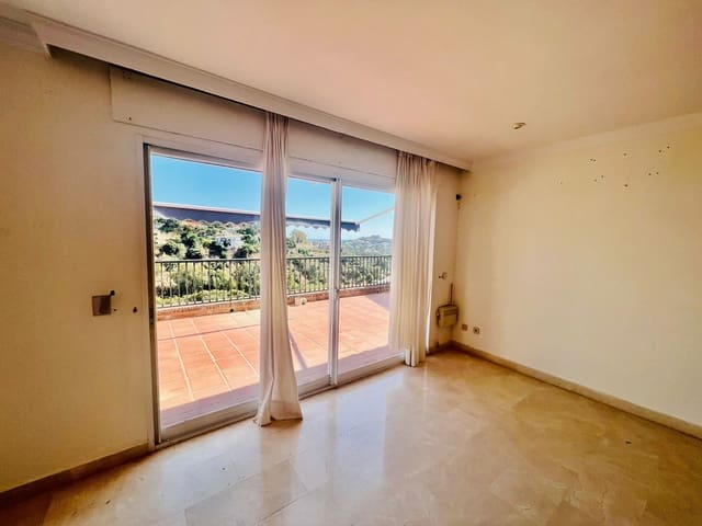 3 sypialnia Apartament na sprzedaż w La Quinta, Benahavís z basenem garażem - 750 000 € (Ref: 10002115)