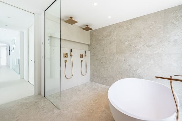 6 bedroom Villa for sale in Marbella with pool garage - € 5,490,000 (Ref: 10002117)