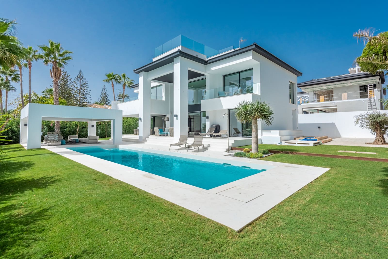 6 bedroom Villa for sale in Marbella with pool garage - € 5,490,000 (Ref: 10002117)