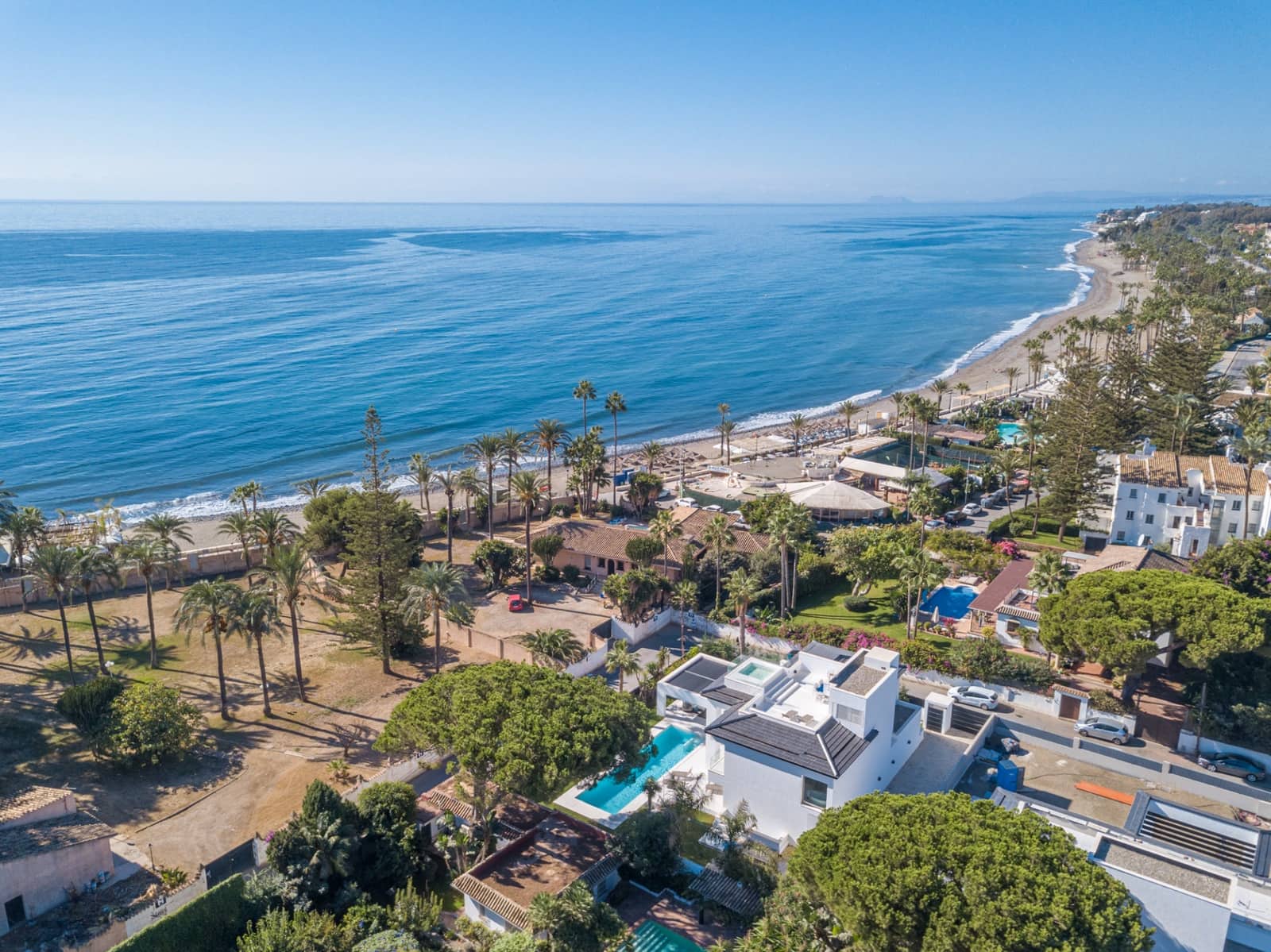 6 bedroom Villa for sale in Marbella with pool garage - € 5,490,000 (Ref: 10002117)