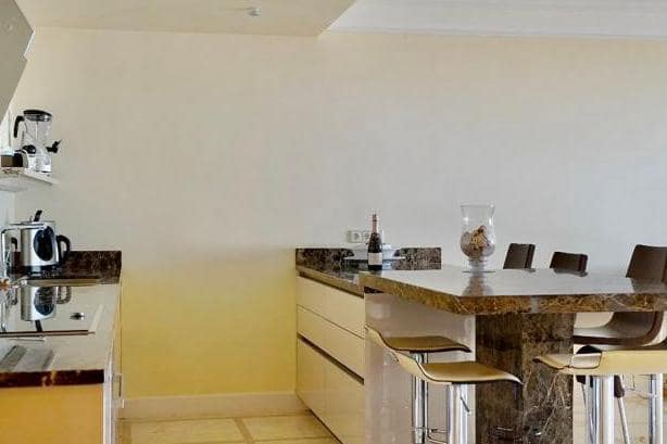 3 soverom Leilighet til salgs i Estepona med svømmebasseng garasje - € 1 495 000 (Ref: 10002120)