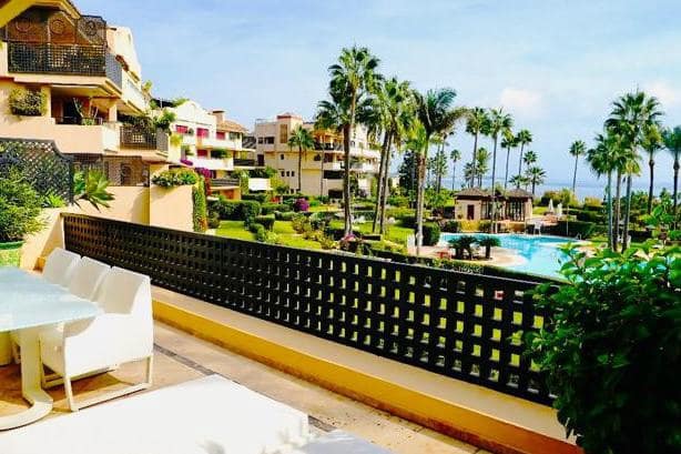 3 soverom Leilighet til salgs i Estepona med svømmebasseng garasje - € 1 495 000 (Ref: 10002120)