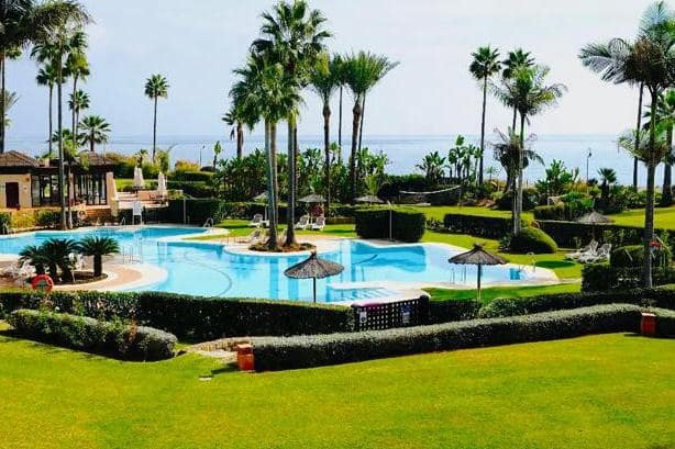 3 soverom Leilighet til salgs i Estepona med svømmebasseng garasje - € 1 495 000 (Ref: 10002120)