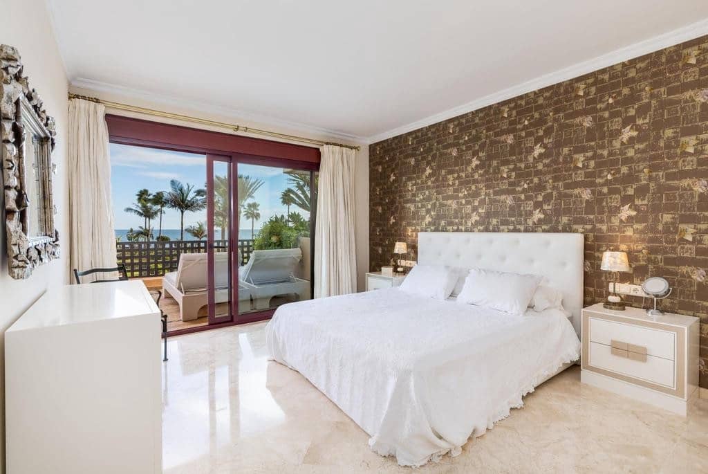 3 soverom Leilighet til salgs i Estepona med svømmebasseng garasje - € 1 495 000 (Ref: 10002120)
