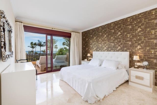 3 soverom Leilighet til salgs i Estepona med svømmebasseng garasje - € 1 495 000 (Ref: 10002120)