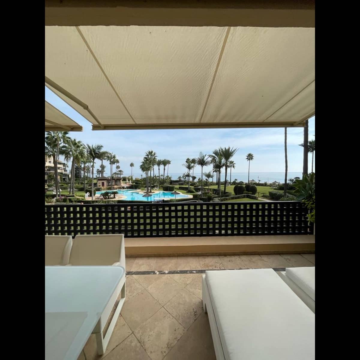 3 soverom Leilighet til salgs i Estepona med svømmebasseng garasje - € 1 495 000 (Ref: 10002120)