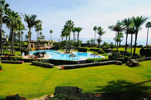 3 soverom Leilighet til salgs i Estepona med svømmebasseng garasje - € 1 495 000 (Ref: 10002120)