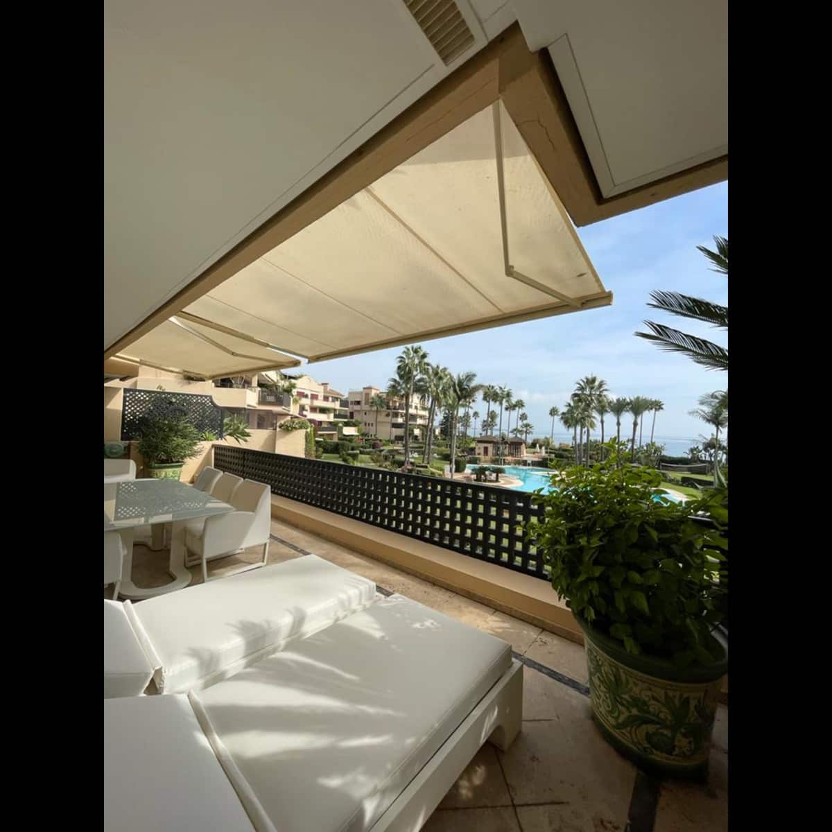 3 soverom Leilighet til salgs i Estepona med svømmebasseng garasje - € 1 495 000 (Ref: 10002120)
