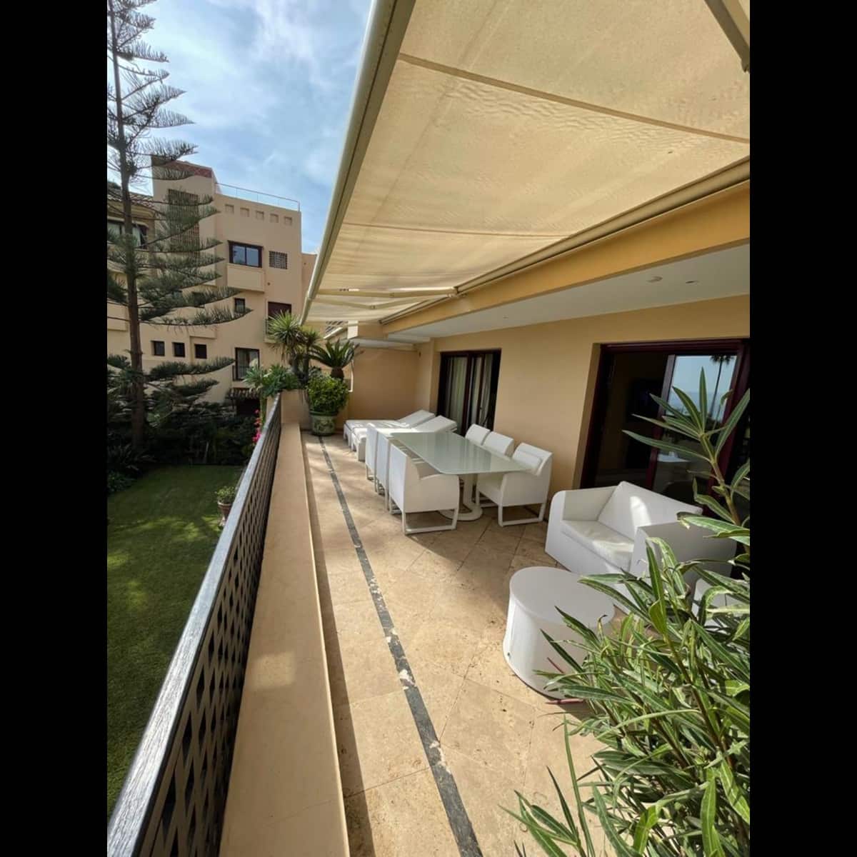 3 soverom Leilighet til salgs i Estepona med svømmebasseng garasje - € 1 495 000 (Ref: 10002120)