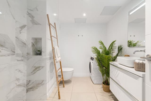 3 sypialnia Apartament na sprzedaż w Marbella z basenem garażem - 695 000 € (Ref: 10002139)