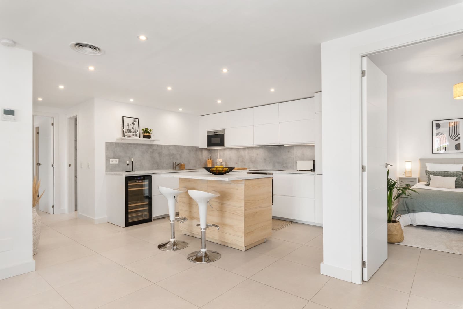 3 sypialnia Apartament na sprzedaż w Marbella z basenem garażem - 695 000 € (Ref: 10002139)