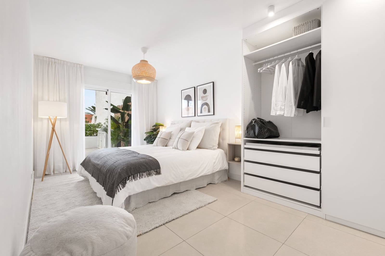 3 sypialnia Apartament na sprzedaż w Marbella z basenem garażem - 695 000 € (Ref: 10002139)
