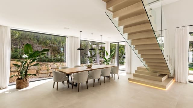 5 soveværelse Villa til salg i El Paraiso, Estepona med swimmingpool garage - € 6.350.000 (Ref: 10002143)