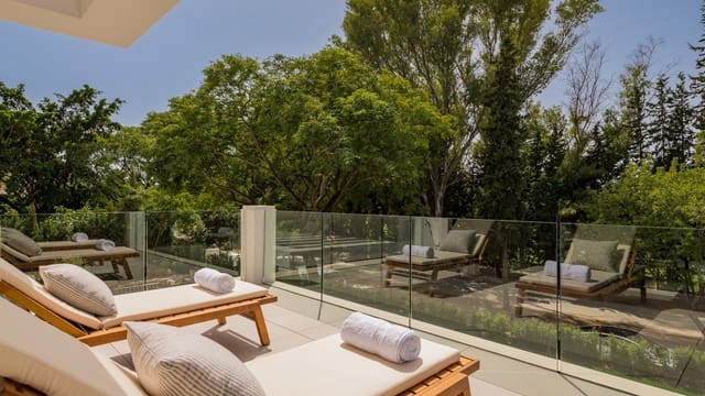 5 soveværelse Villa til salg i El Paraiso, Estepona med swimmingpool garage - € 6.350.000 (Ref: 10002143)