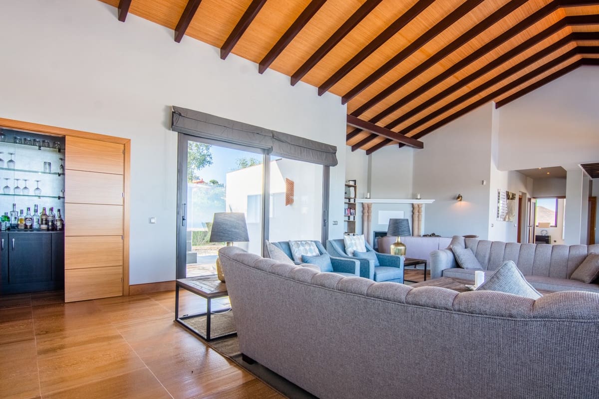6 slaapkamer Villa te koop in Marbella met zwembad garage - € 1.860.000 (Ref: 10002153)