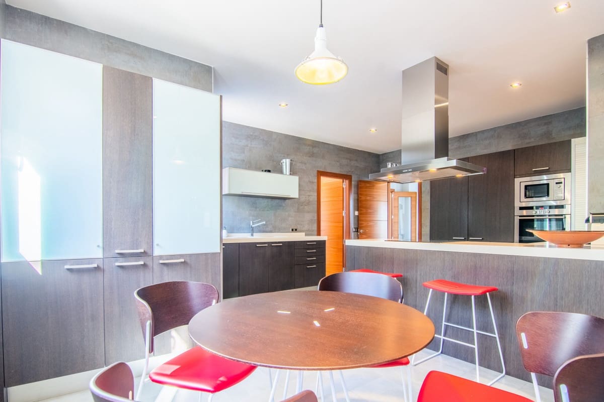 6 slaapkamer Villa te koop in Marbella met zwembad garage - € 1.860.000 (Ref: 10002153)