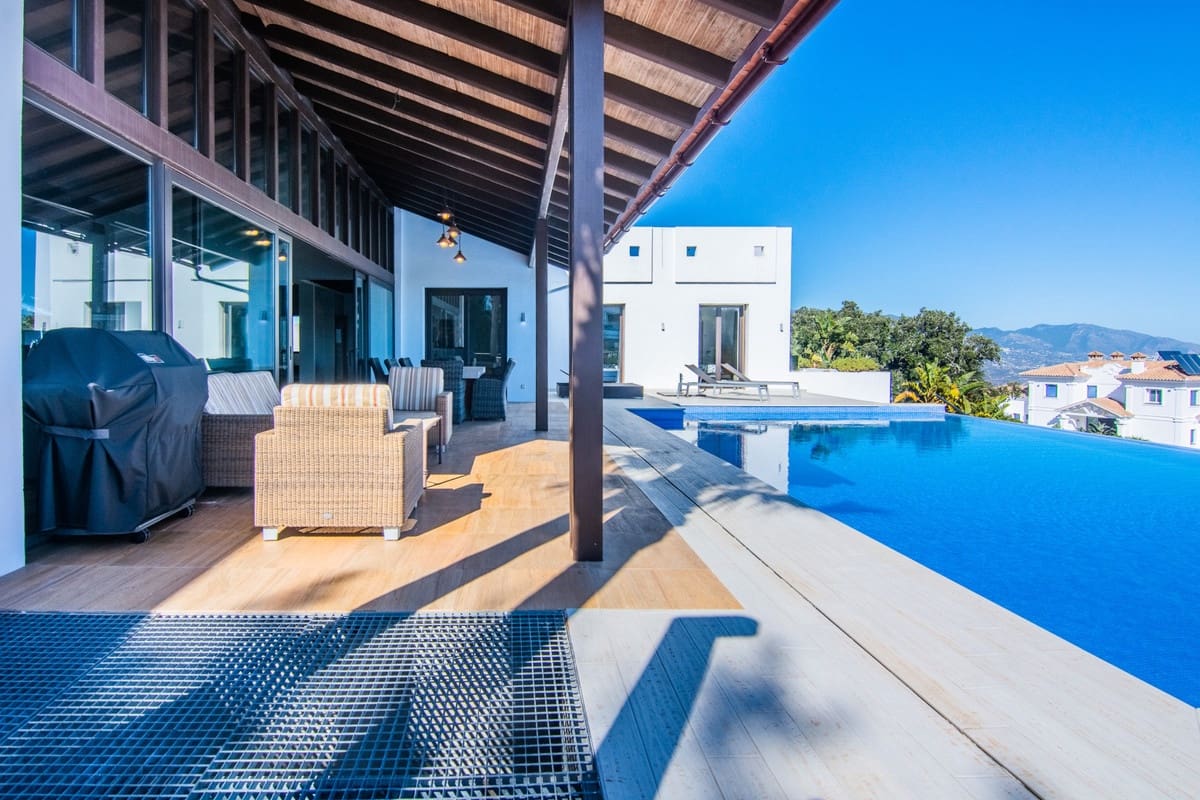 6 slaapkamer Villa te koop in Marbella met zwembad garage - € 1.860.000 (Ref: 10002153)