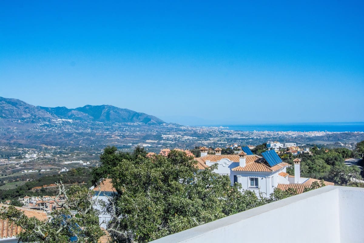 6 slaapkamer Villa te koop in Marbella met zwembad garage - € 1.860.000 (Ref: 10002153)