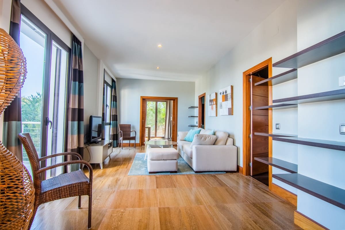 6 slaapkamer Villa te koop in Marbella met zwembad garage - € 1.860.000 (Ref: 10002153)