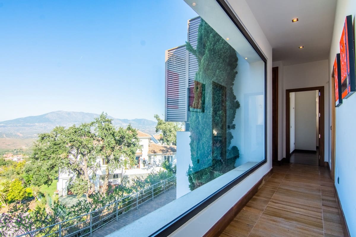6 slaapkamer Villa te koop in Marbella met zwembad garage - € 1.860.000 (Ref: 10002153)
