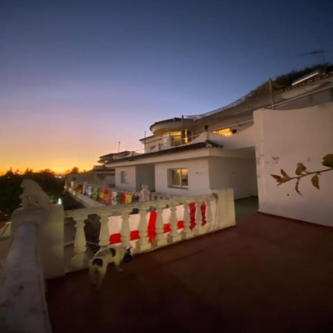 3 bedroom Villa for sale in Nueva Andalucia, Marbella - € 975,000 (Ref: 10002156)