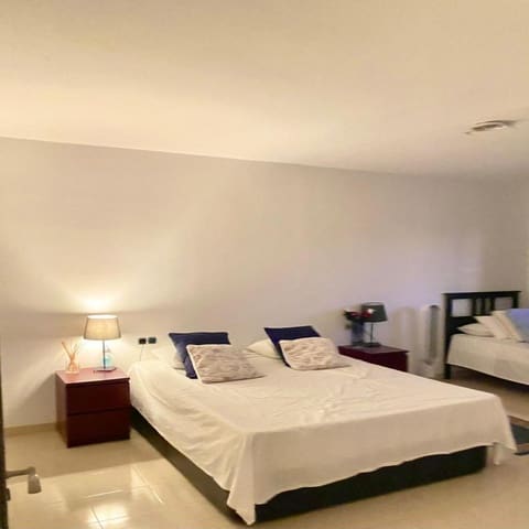 3 bedroom Villa for sale in Nueva Andalucia, Marbella - € 975,000 (Ref: 10002156)