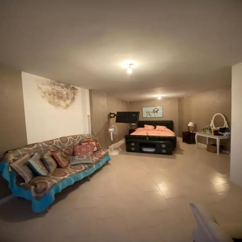 3 bedroom Villa for sale in Nueva Andalucia, Marbella - € 975,000 (Ref: 10002156)