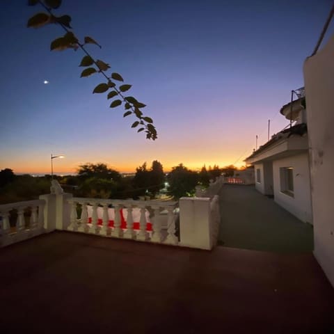 3 bedroom Villa for sale in Nueva Andalucia, Marbella - € 975,000 (Ref: 10002156)