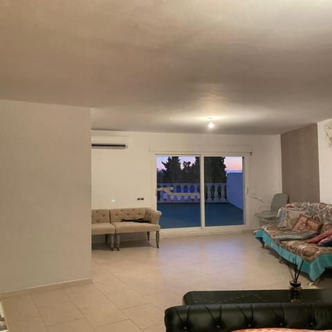 3 bedroom Villa for sale in Nueva Andalucia, Marbella - € 975,000 (Ref: 10002156)