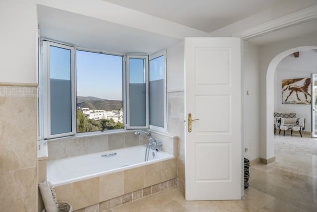6 sypialnia Willa na sprzedaż w Marbella z basenem garażem - 4 000 000 € (Ref: 10002157)