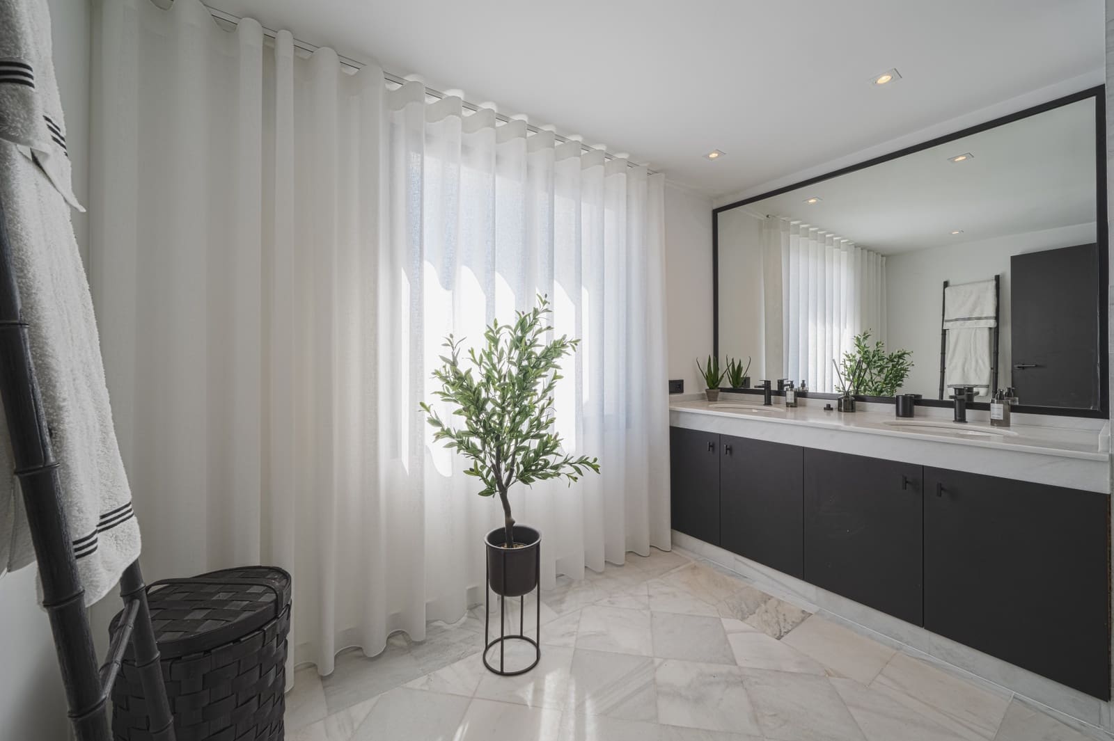 5 soveværelse Villa til salg i Marbella med swimmingpool - € 2.295.000 (Ref: 10002160)