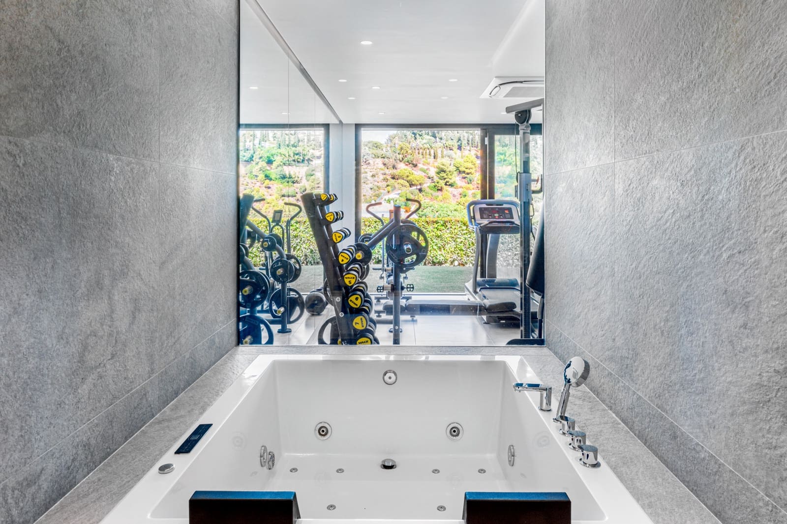 5 slaapkamer Villa te koop in Marbella met zwembad garage - € 6.750.000 (Ref: 10002171)