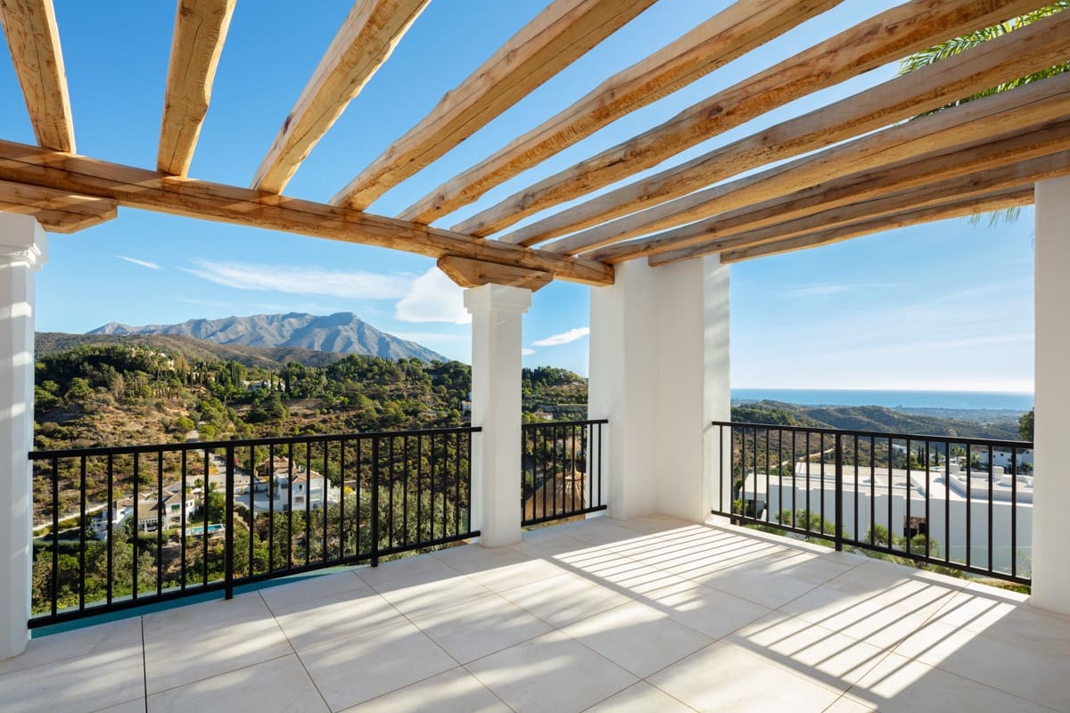 6 soverom Villa til salgs i El Madronal med svømmebasseng garasje - € 4 500 000 (Ref: 10002174)