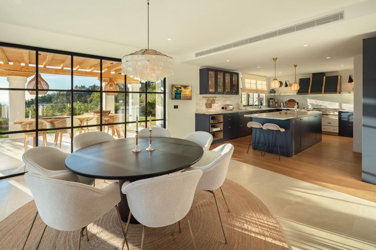 6 soverom Villa til salgs i El Madronal med svømmebasseng garasje - € 4 500 000 (Ref: 10002174)