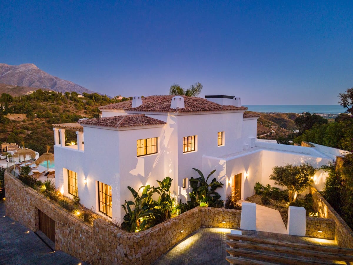 6 soverom Villa til salgs i El Madronal med svømmebasseng garasje - € 4 500 000 (Ref: 10002174)